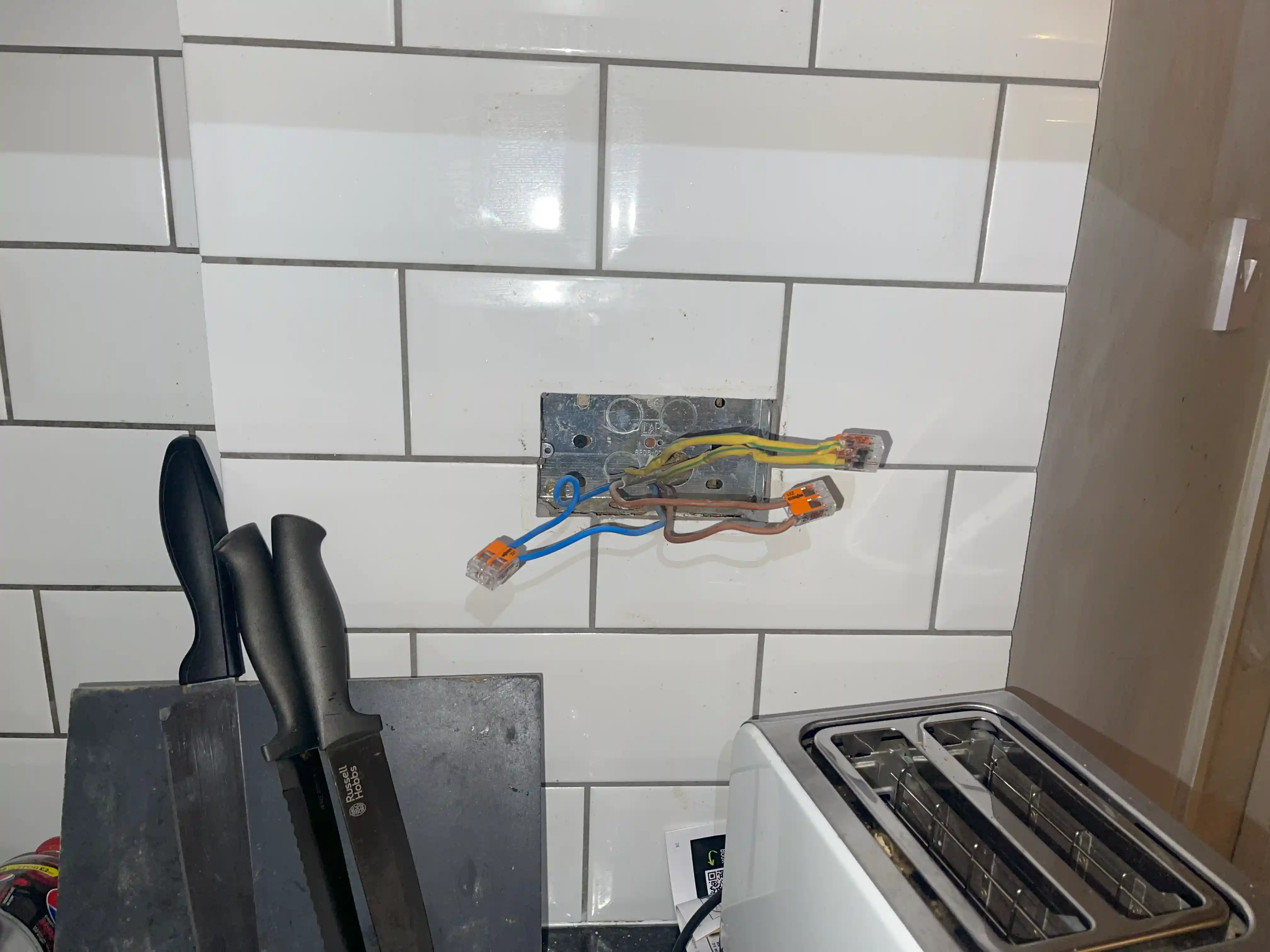 24 Hours Emergency Electrician near Morden